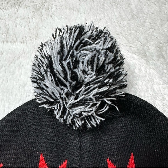 NWOT PINK VS Logo Holiday Pom Beanie Black Women’s OS - Picture 4 of 7